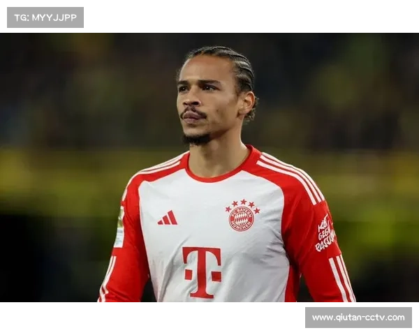 拜仁球员赛后向客场球迷致意,卫冕冠军保持谦逊姿态 拜仁球员赛后向客场球迷致意,卫冕冠军保持谦逊姿态